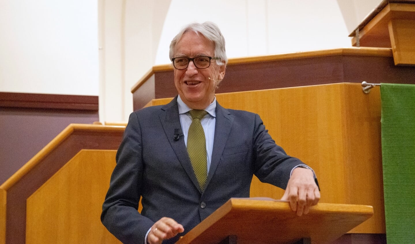 Andries Knevel was te gast op de Mannenzangavond in de Gereformeerde Kerk in Voorthuizen.