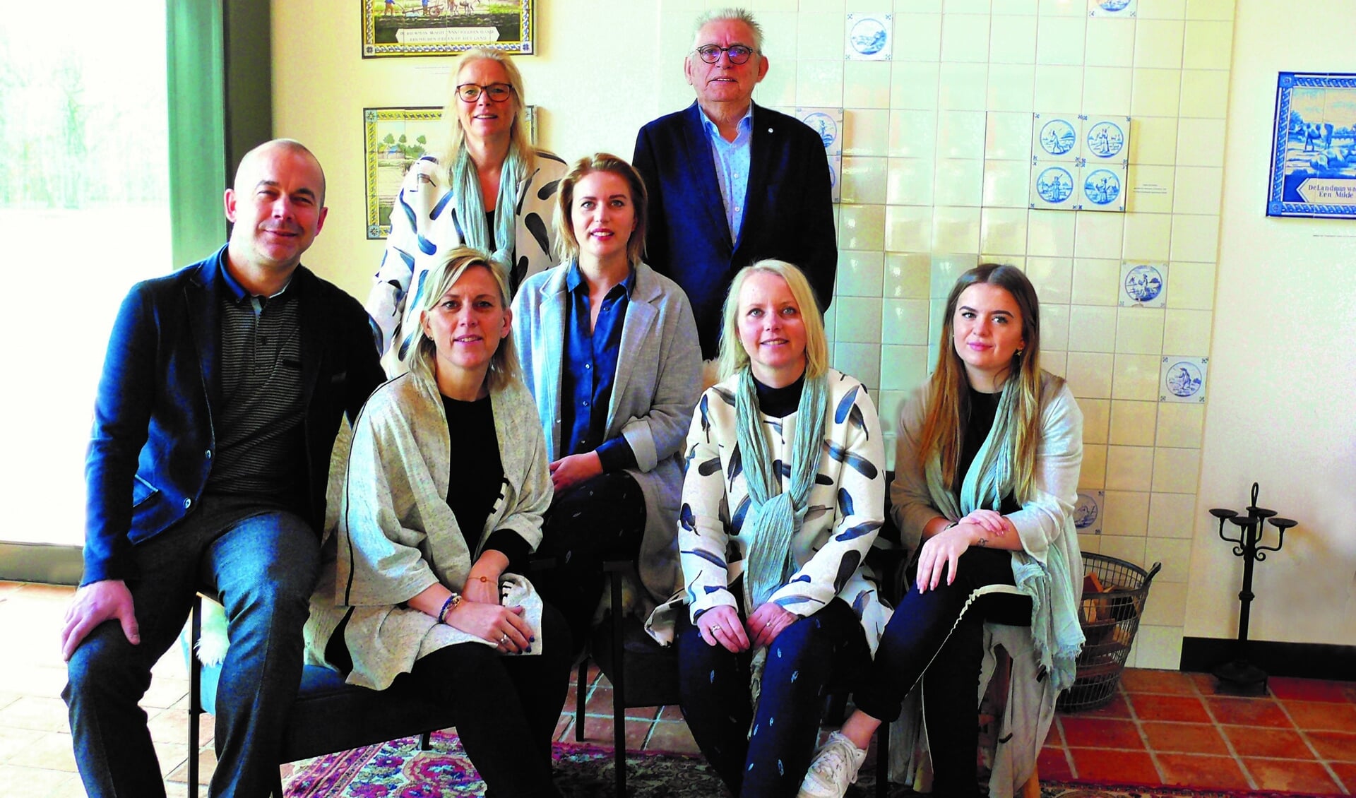 Sabine Karssen-Oostenrijk (derde van links zittend): ,,Uitvaartzorg Troostrijk werkt als een team.