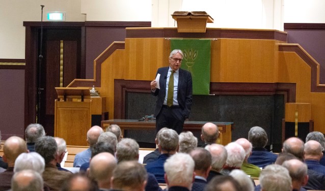 Andries Knevel was te gast op de Mannenzangavond in de Gereformeerde Kerk in Voorthuizen.