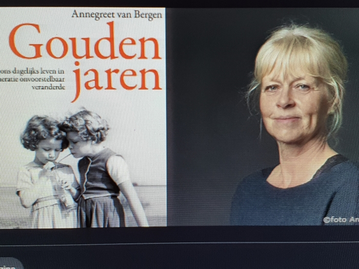 Annegreet van Bergen met haar boek