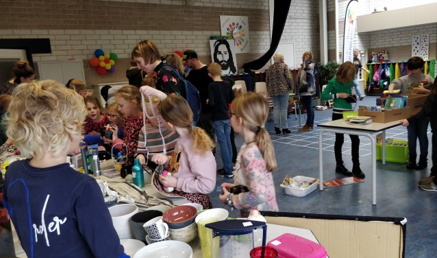 Rommelmarkt georganiseerd door groep 3/4 van basisschool de Wonderwijzer