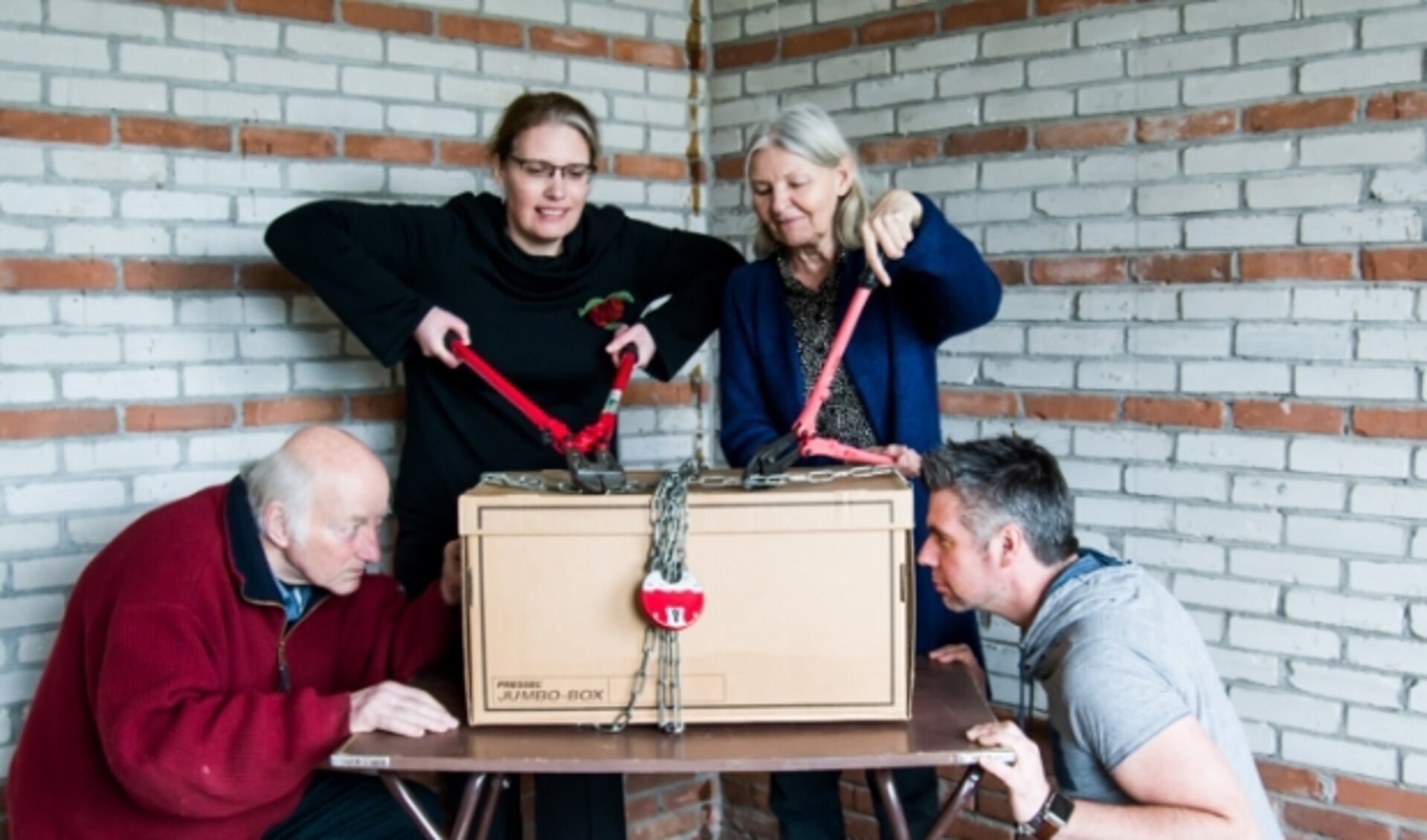 Een doos van het MAS met 42 dingen is al in Wageningen, de inhoud blijft voor iedereen geheim tot de opening op 9 maart. (foto: Catalijn Adelmund)