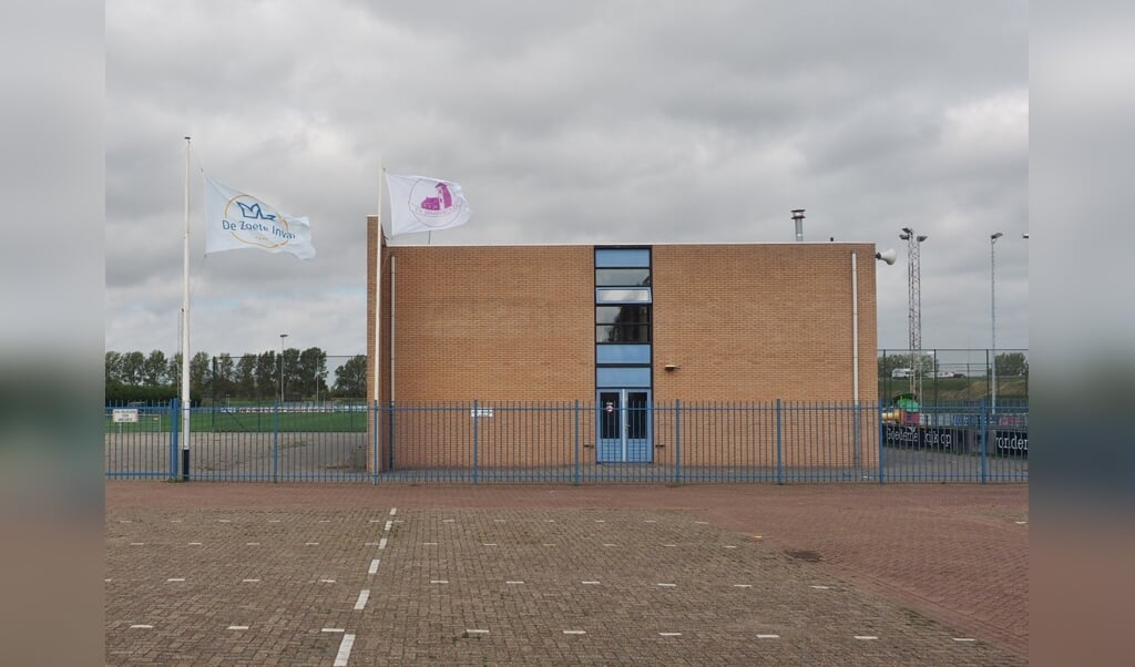 De kantine van Sportpark Spaarndam, die in de huidige plannen een nog nader te bepalen functie krijgt. 