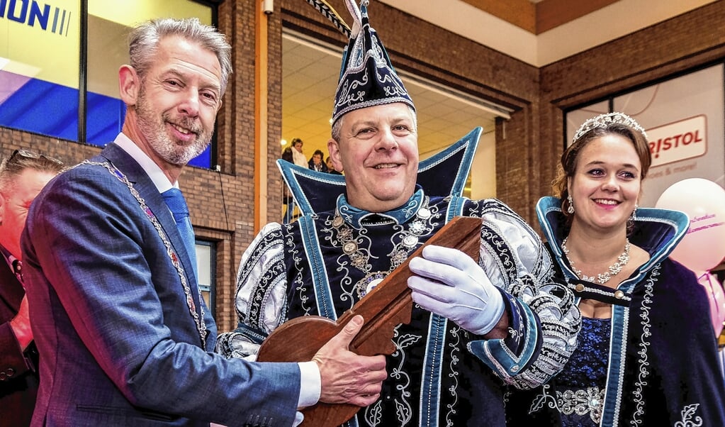 Een beeld van vorig jaar met burgemeester Onno Hoes.