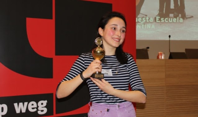 Nathalie van Leushuis won de V-rede; een korte speech van maximaal 150 seconden.