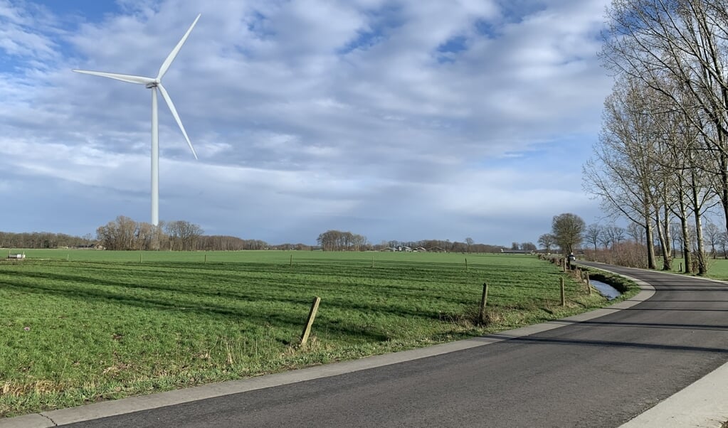 Een impressei van de windturbine in buurtschap Havikshorst langs de Modderbeek.