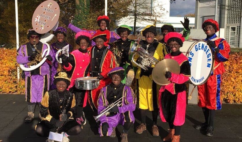 2016 - Pietenband Ons Genoegen zogt voor muziek tijdens intocht Sinterklaas