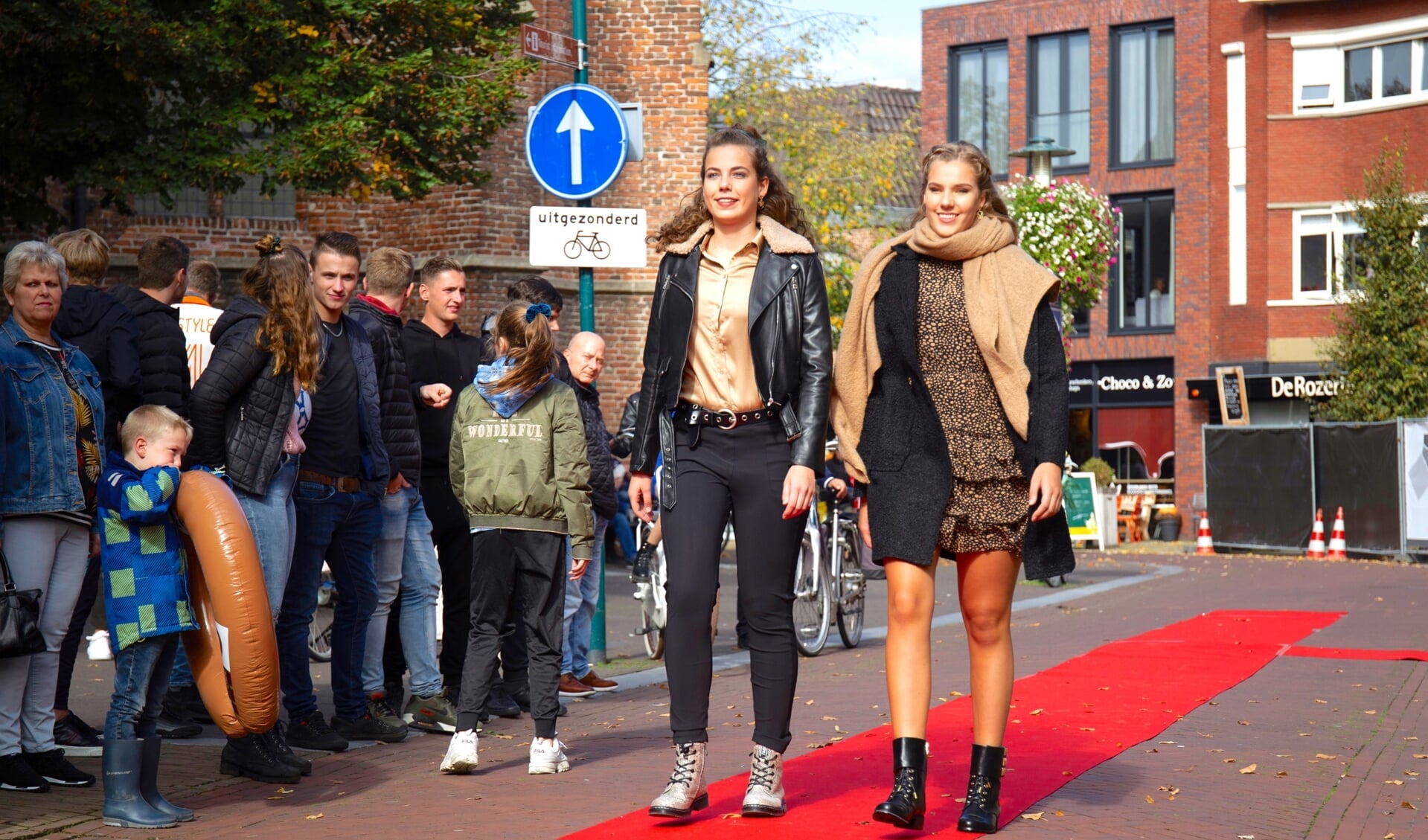 De rode loperdag is één van de activiteiten in het centrum van Barneveld, georganiseerd door de BMV. 