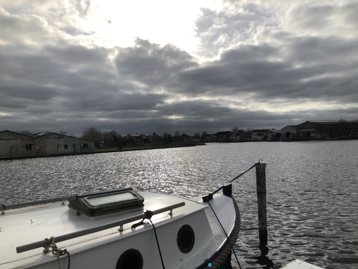 Donkere wolken boven de Ringvaart