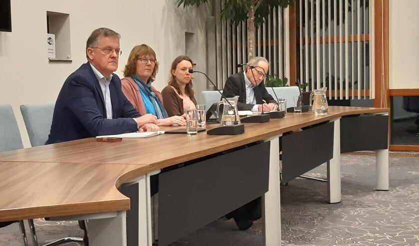 Frans Pouw (Liberalen), Leny Visser (CDA), Inge Verhoef (P21) en Ralph Hallo (BB)