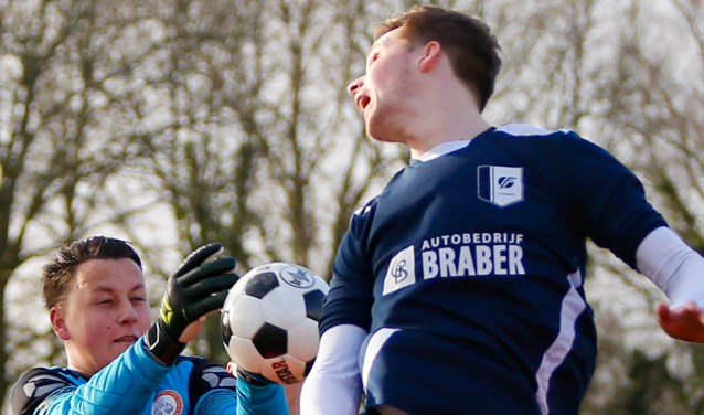 Noah Suitela links op de foto.