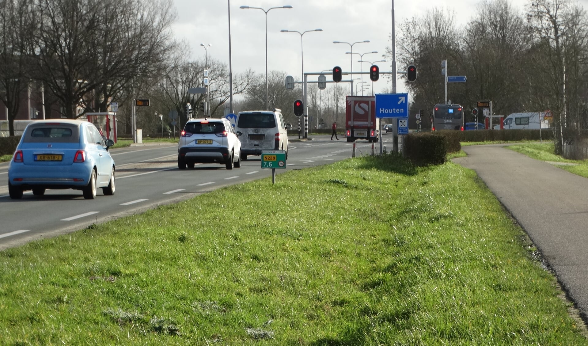 Kruispunt bij Odijk met de N229 afslag naar Houten via de Burgweg
