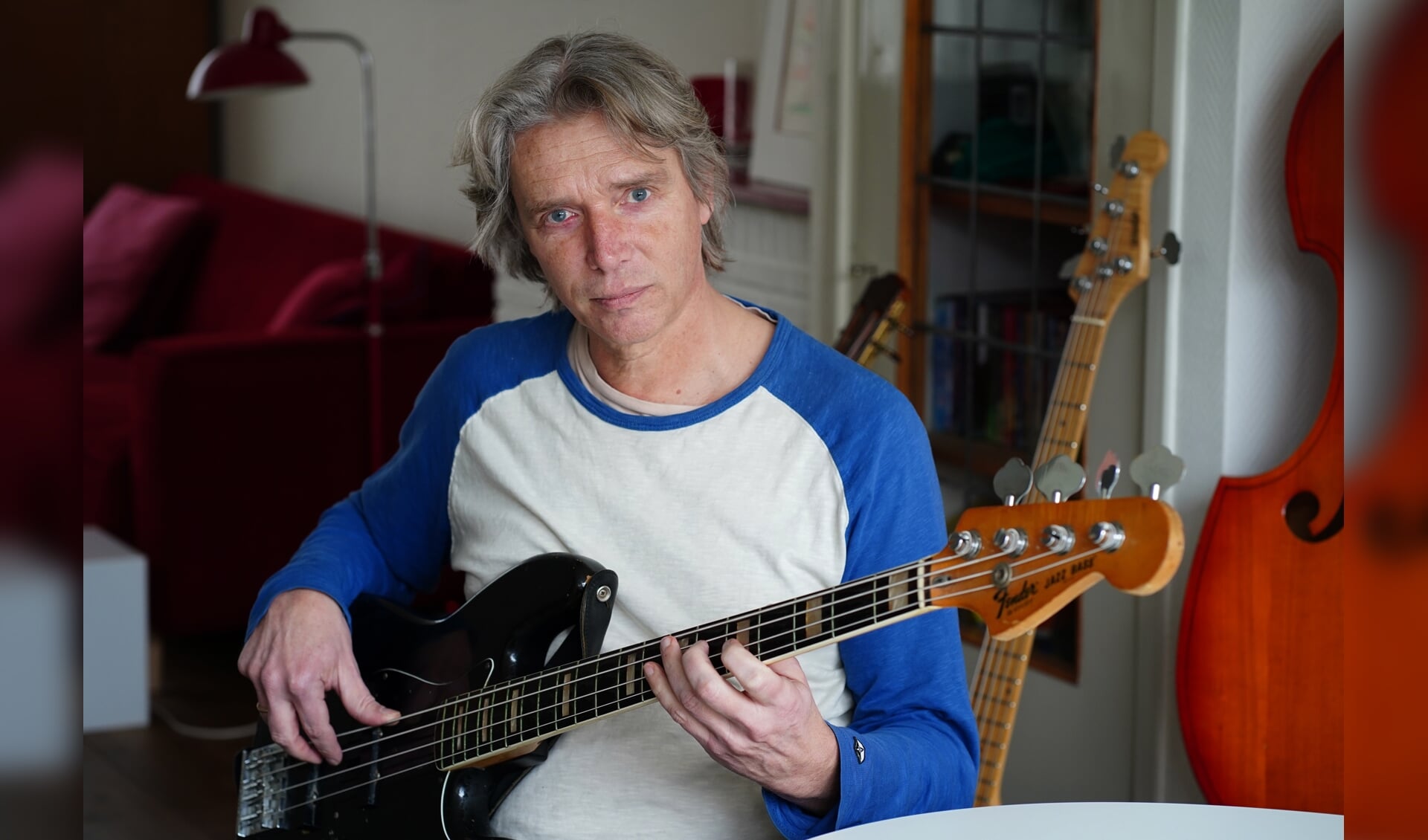 Norbert Sollewijn is basgitarist, maar is ook geschoold op de contrabas. 