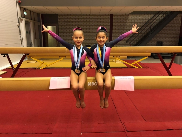Jaelynn en Kaylanne tijdens de Mini Cup Amsterdam