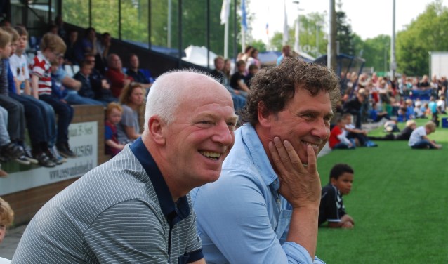 Henk van Asch (links) met zijn Baarnse trainerscollega Peter Visee .