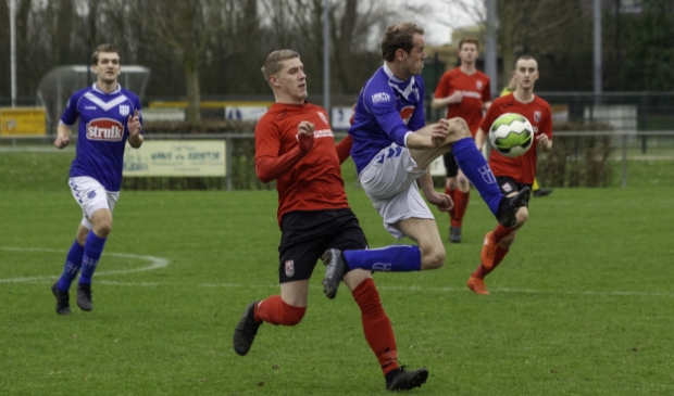 <p>Beeld van een derby van vorig seizoen, Terschuurse Boys tegen VVOP.</p>