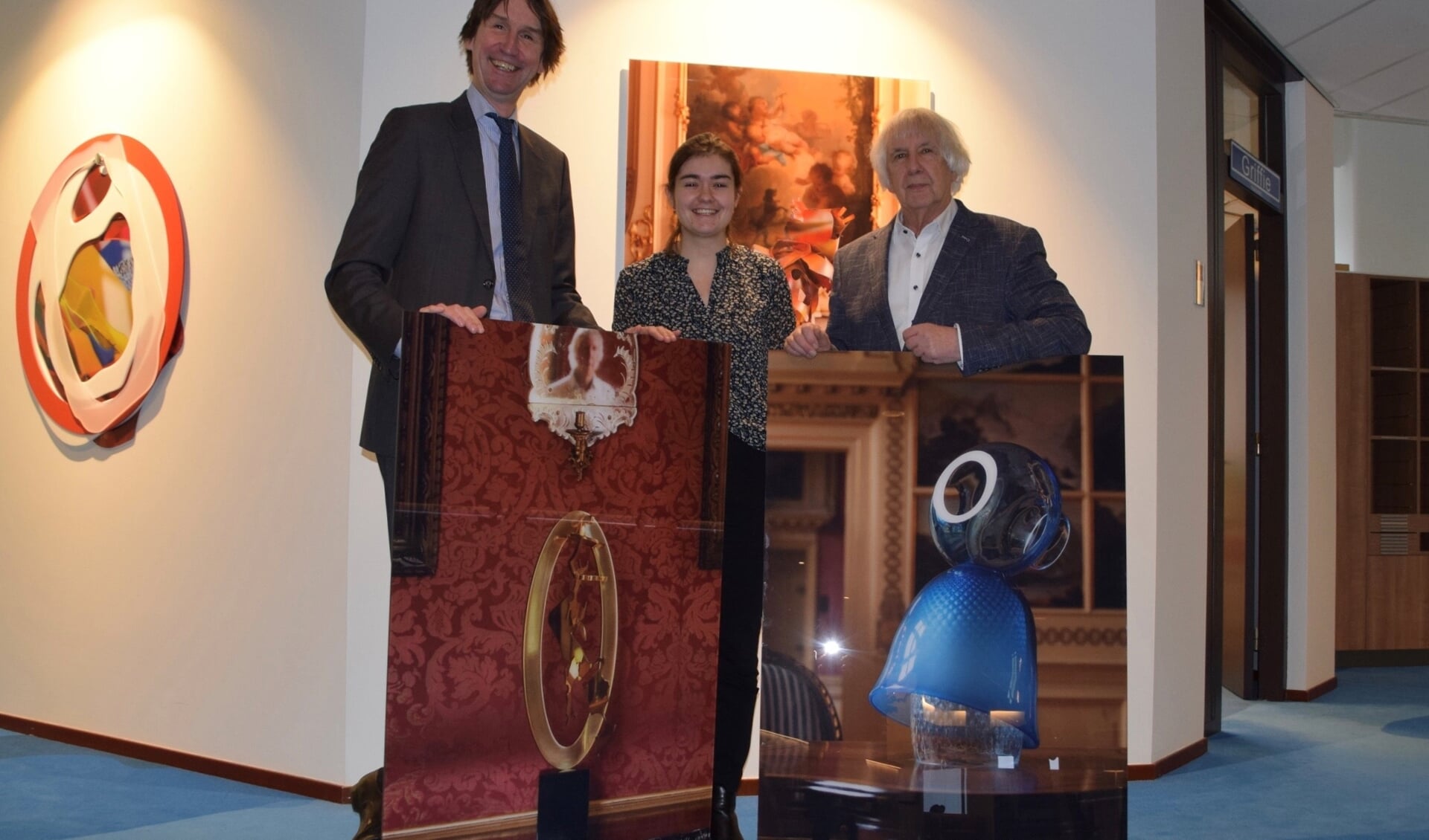 Wethouder Herbert Raat, beleidsadviseur Fleur Albers en kunstenaar Jan Verschoor.