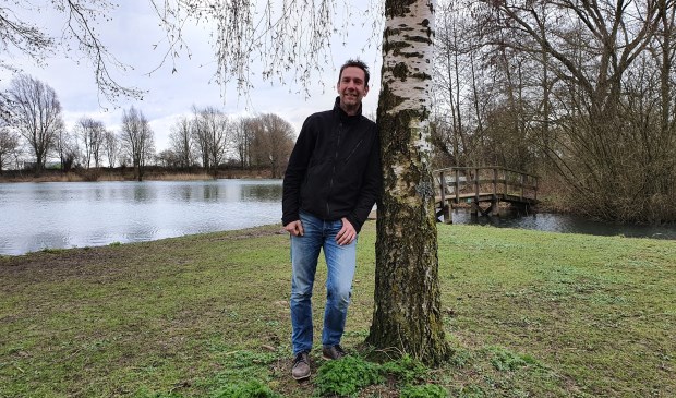 Richard gaat graag naar buiten. Daar zijn mensen, daar maakt hij contact.