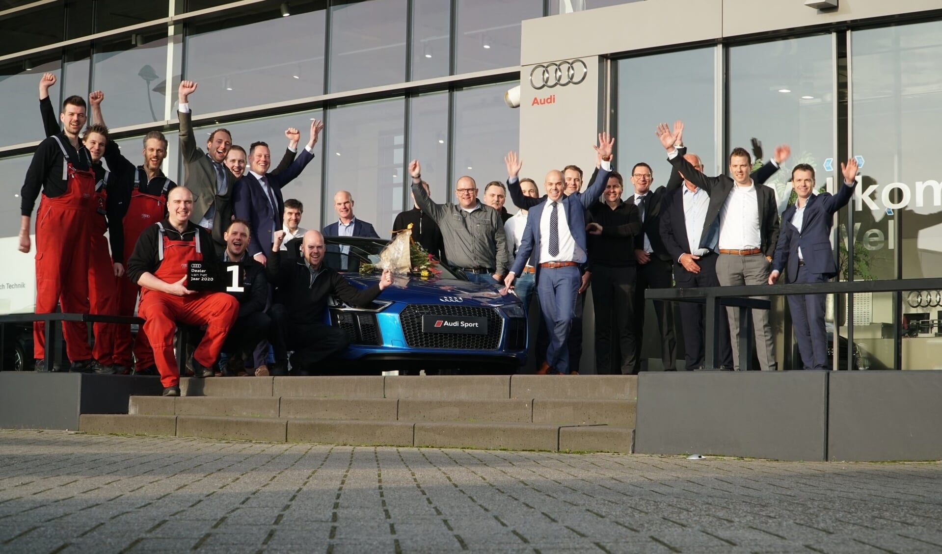 Auto Flevo Audi medewerkers met de gewonnen prijs