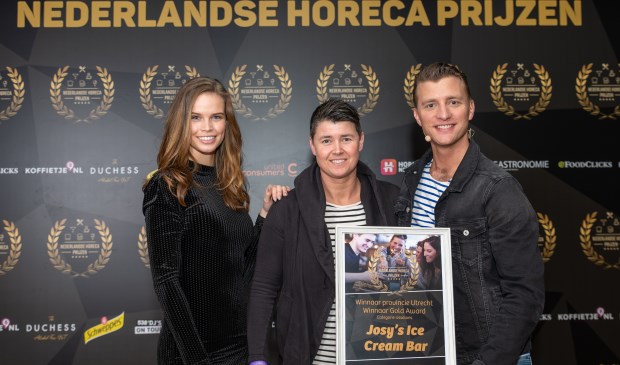 Tijdens de Awards uitreiking konden de gemeente- en provinciewinnaars zich laten huldigen door Jan Versteegh en Kim Kötter.