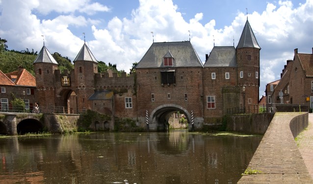Abe de de Verteller laat kinderen (vanaf 7 jaar) de oude binnenstad verkennen.