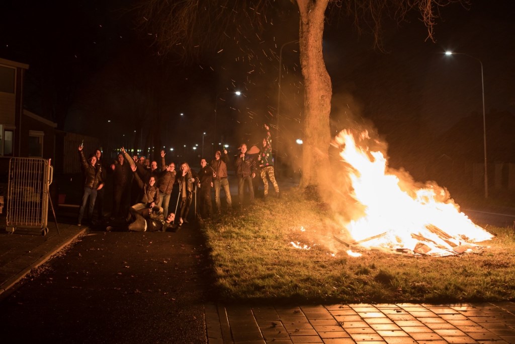Archieffoto van een vreugdevuur in Ede.