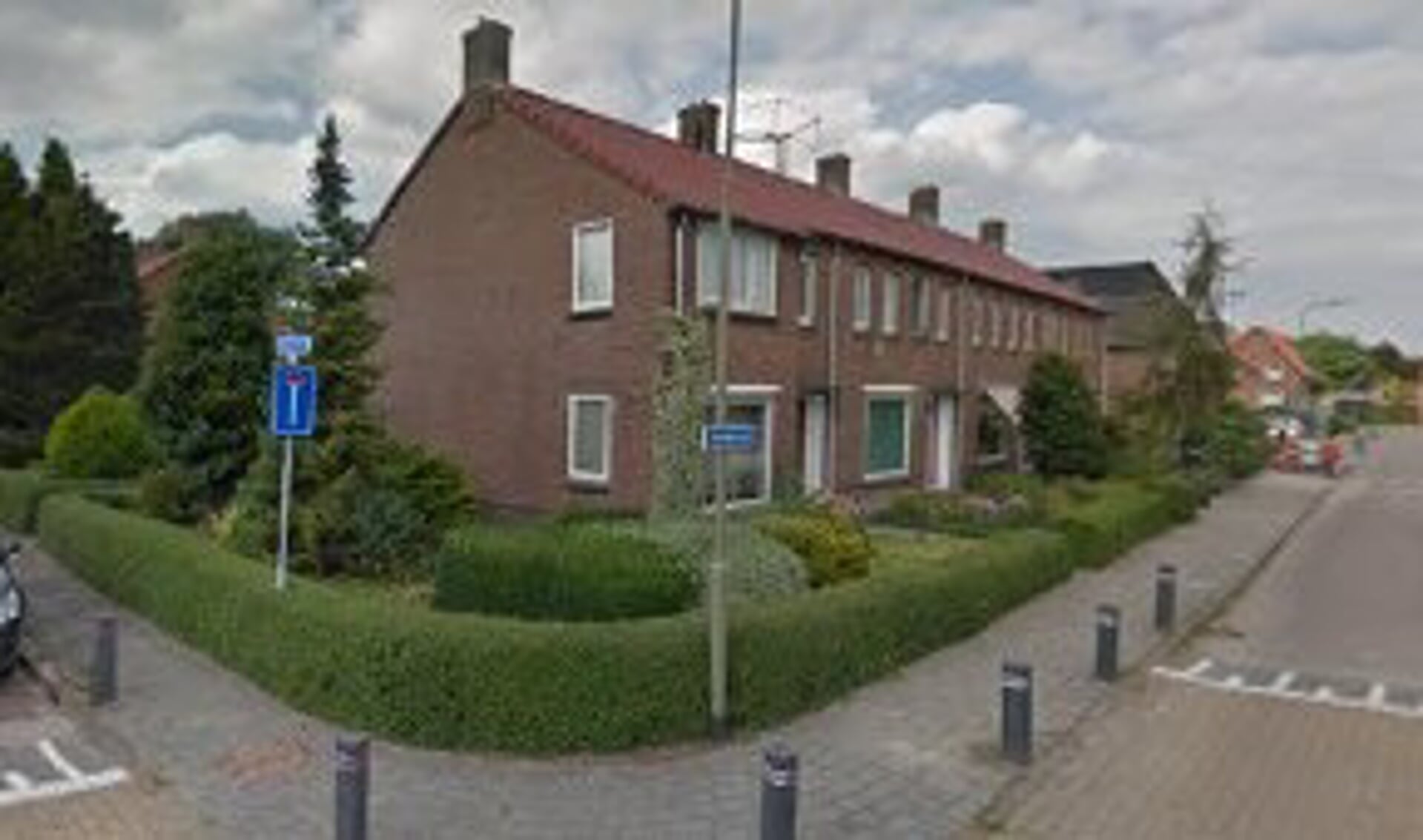 Hoek Vierzinnen/Nieuwstraat. De tien woningen zijn volgens woningcorporatie Woonstede aan het einde van hun levensduur. 