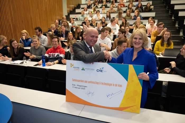 Frank Bakema (directeur Onderwijs WUR) en Jannette Meiling (directeur Leraar Basisonderwijs CHE)