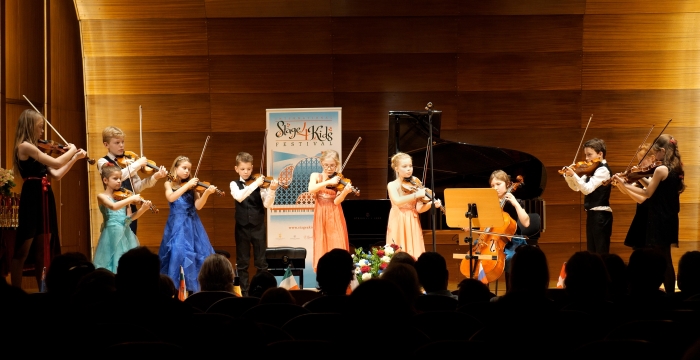 VioolLab Strings op treedt op in Hamburg op internationaal muziekconcours