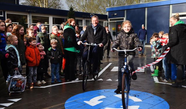 Vorig jaar werd het startsein voor de Week van het Verkeer in Amstelveen gegeven op basisschool De Zwaluw in Nes a/d Amstel.