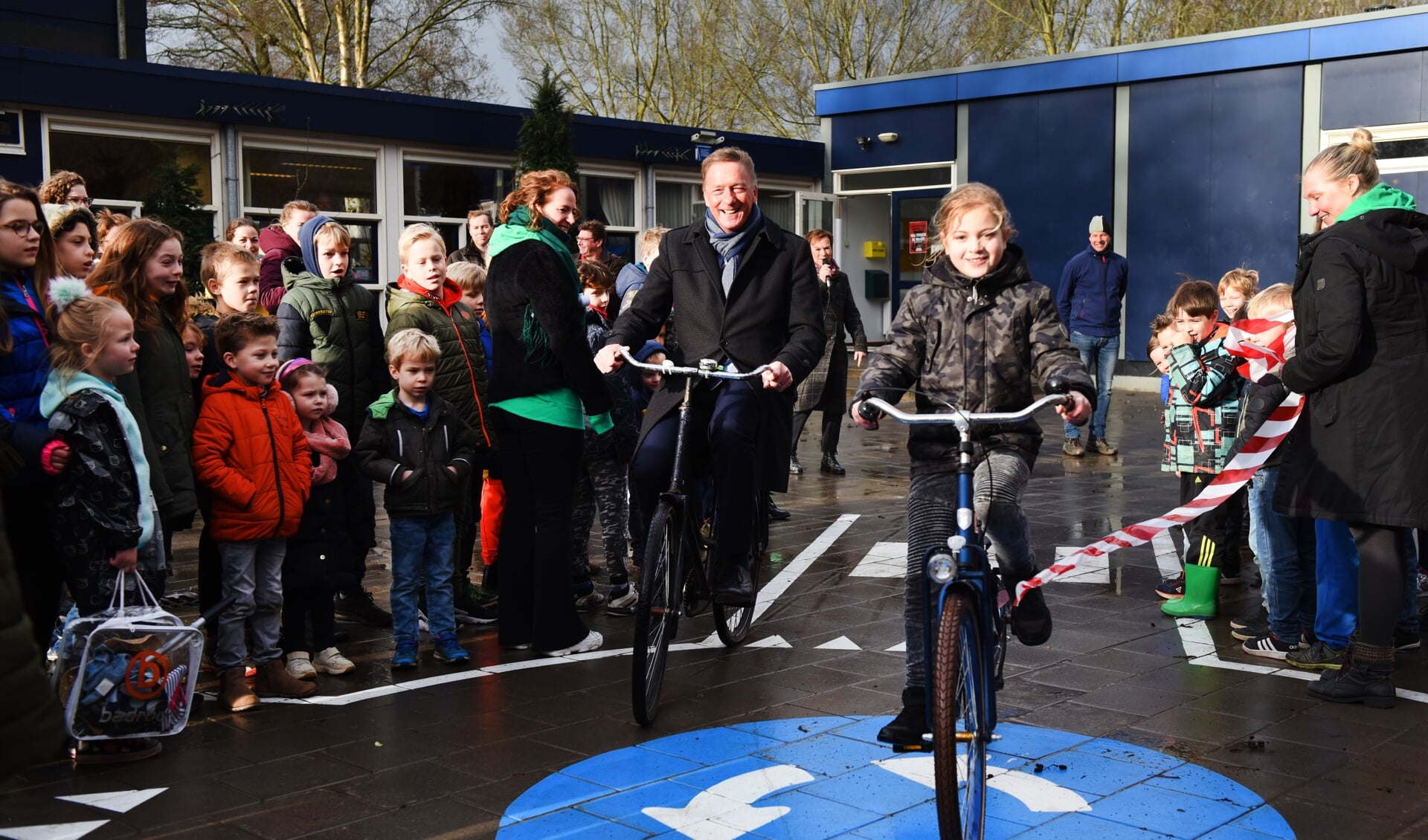 Vorig jaar werd het startsein voor de Week van het Verkeer in Amstelveen gegeven op basisschool De Zwaluw in Nes a/d Amstel.