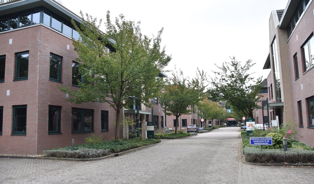 Het kantorencomplex De Vijf Heren aan de Amersfoortsestraat biedt straks plaats aan 28 huishoudens. Het Soester college is akkoord.