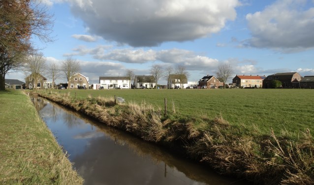Locatie bouwproject Weerdenburg gezien vanaf de ijsbaan richting Herenstraat
