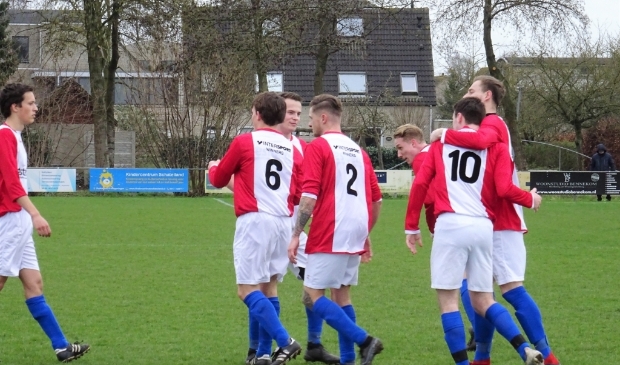 Voor ONA '53 valt er dit seizoen niets meer te juichen. De ploeg was onbedreigd op weg naar het kampioenschap van de 4e Klasse B. Maar door de maatregel van de KNVB dienen de Wageningers ook volgend seizoen uit komen in die 4e Klasse.