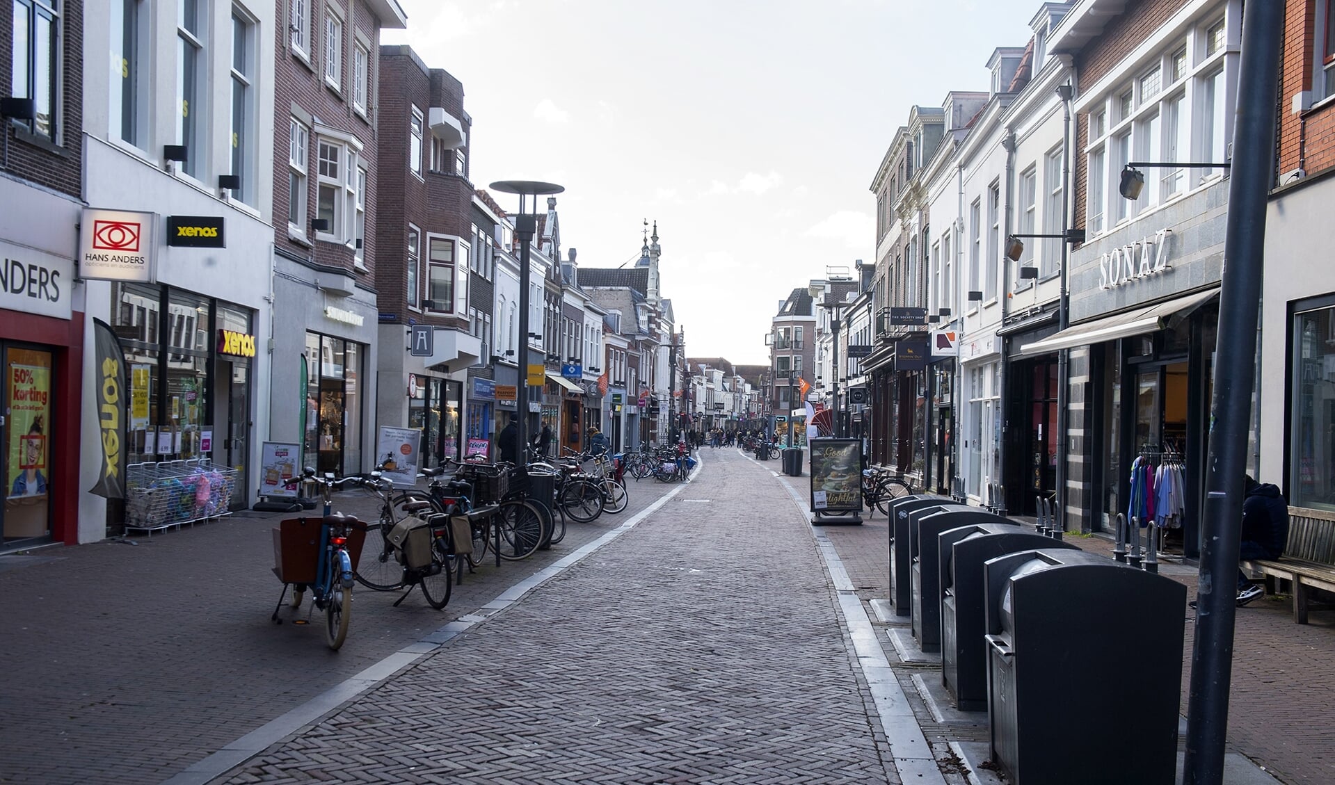 VRU-voorzitter Dijksma schrijft: ,,Namens alle Utrechtse burgemeesters roep ik het kabinet op om oog te hebben voor de zware last die onze winkeliers en andere getroffen ondernemers nu moeten dragen. Het water staat hen aan de lippen, maar ze krijgen nauwelijks steun." 