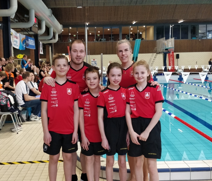Minioren De Duinkikkers, met Coaches Inge Roskam en Sven van Zanten
