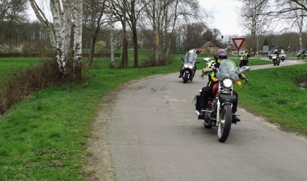 <p>Een eerdere motortoertocht van de STIMON</p>