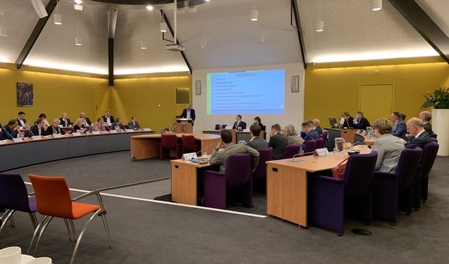 De Gemeenteraad vergadert in de Raadzaal