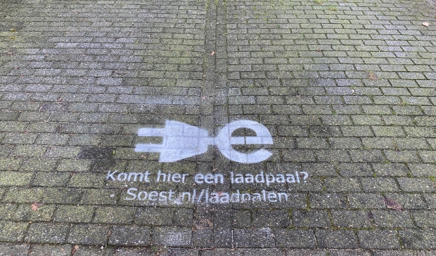 <p>Ook in Soest komen steeds meer publieke laadpalen voor elektrische auto's.</p>