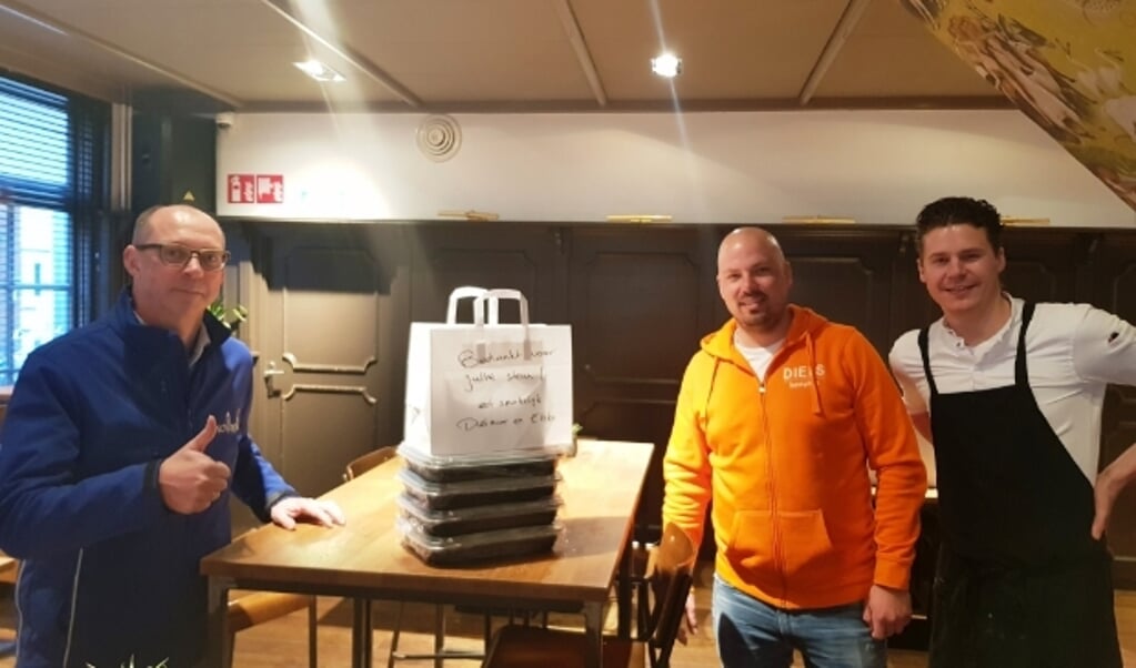 Sjirk Bijma roept iedereen op om ondernemers als Elsko Sjabbens en Dietmar Baars te steunen. (foto: Kees Stap)