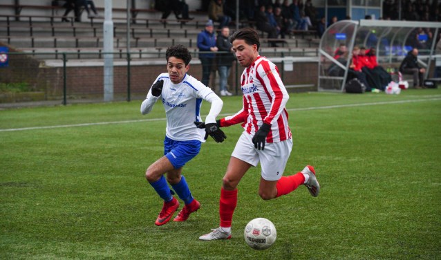 Dequillio de Gama speelt dit seizoen in het wit-blauw van SDV Barneveld. Volgend seizoen speelt de Voorthuizenaar in het blauw-wit van Veensche Boys.