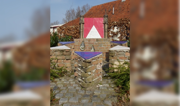<p>Monument voor de Joodse slachtoffers van de Holocaust uit Nijkerk, hoek Vetkamp-Bruis Slotlaan.</p>