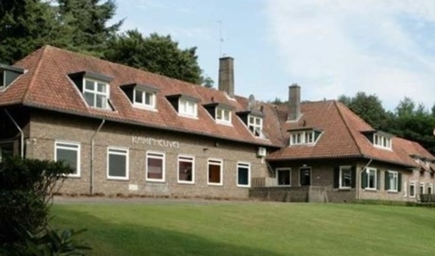 <p>Voormalig gebouw van de Hoenderloogroep</p>