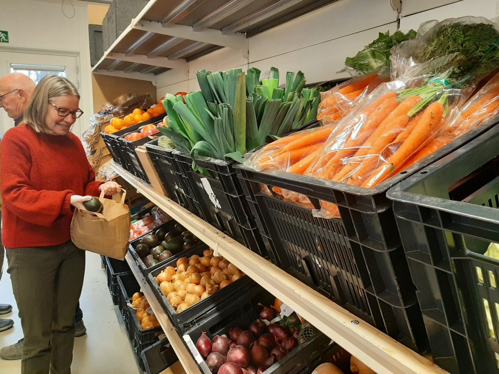 Verse producten in de schappen van de Voedselbank eerder dit jaar