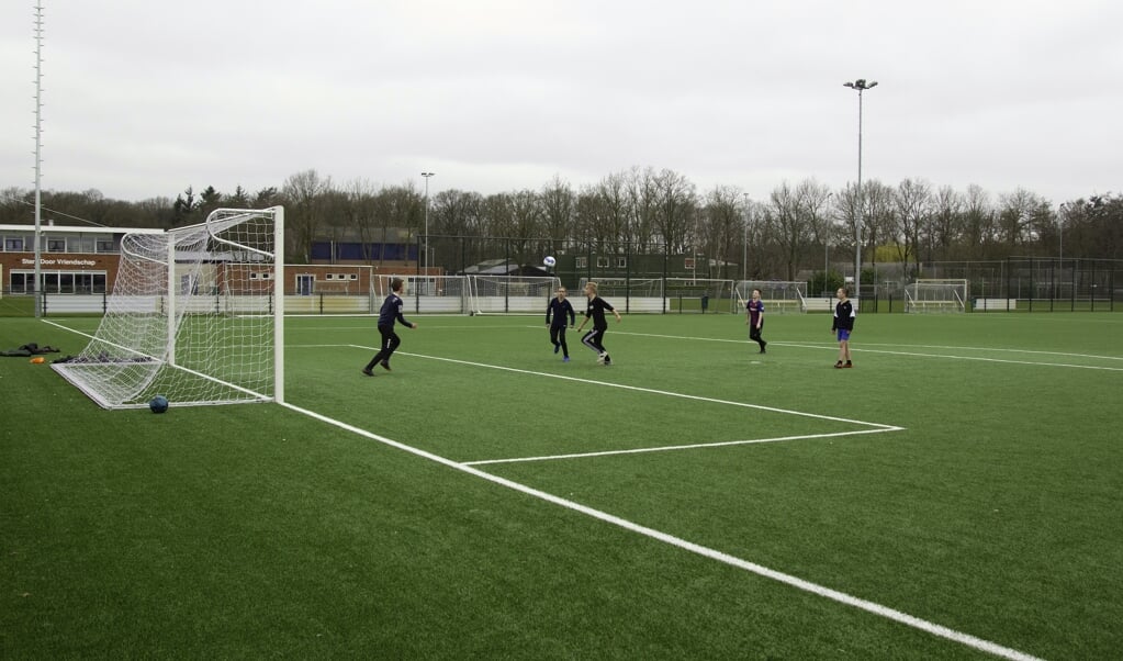 Donderdag voetbalde er een groep jongeren op sportpark Norschoten. Dit wil het bestuur niet meer.
