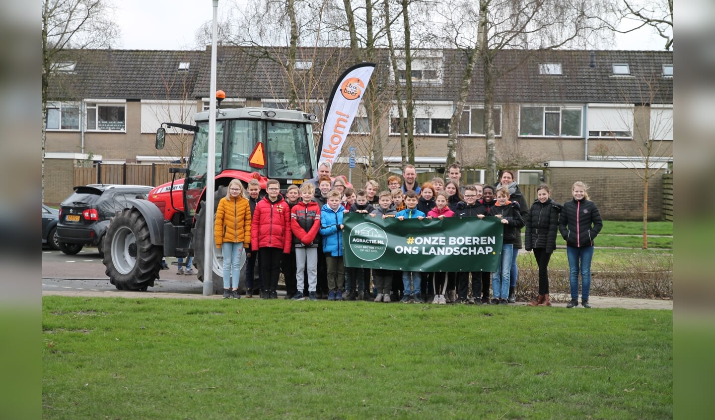 Groep 8 samen met de boeren