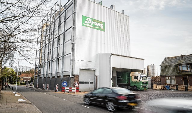 De mengvoerfabriek van Brons aan de Molenweg in Voorthuizen.