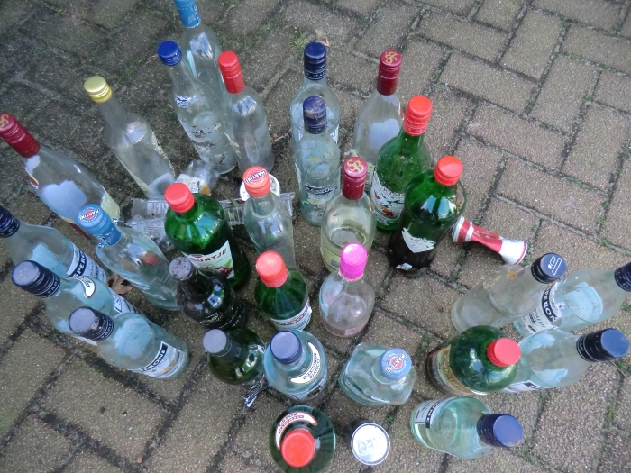 Drankflessen van bovenaf
