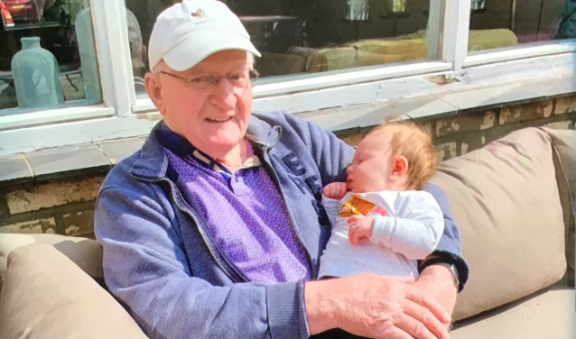 Samen met zijn eerste achterkleinkind Nora.