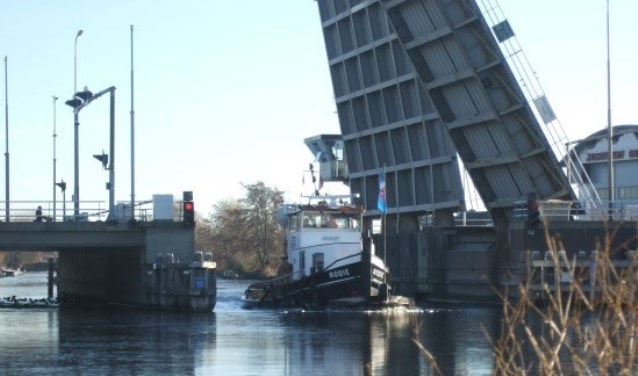 Veel bruggen en sluizen worden nog op winterregime bediend.